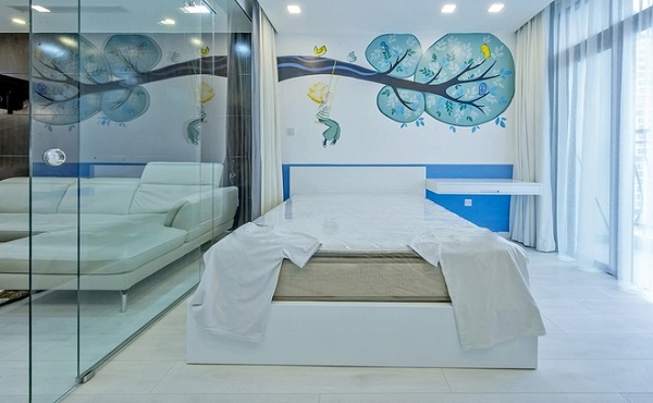 Vách ngăn kính cường lực nghệ thuật sản phẩm trang trí độc đáo